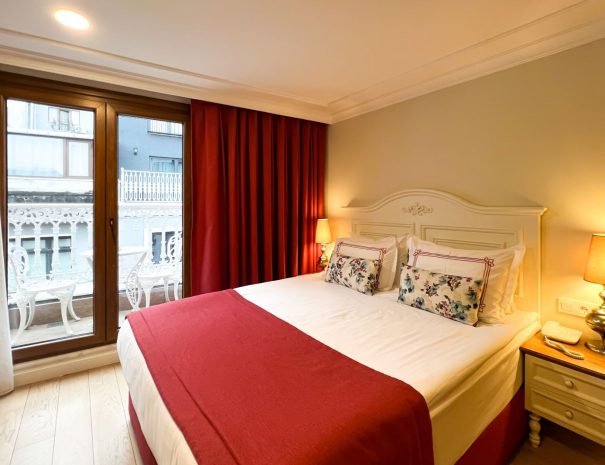 Amofta-Deluxe-Double-Room-002