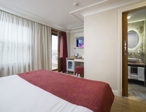 Amofta-Deluxe-Double-Room-003