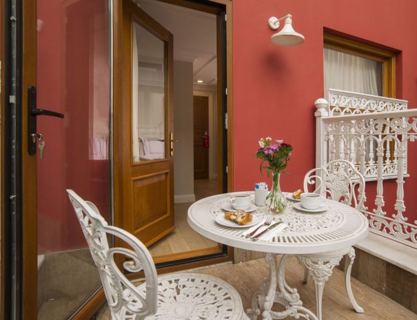 Amofta-Deluxe-Double-Room-004