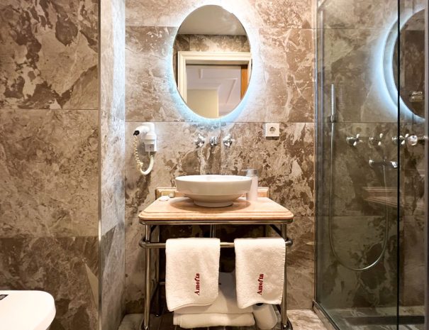 Amofta-Deluxe-Double-Room-007