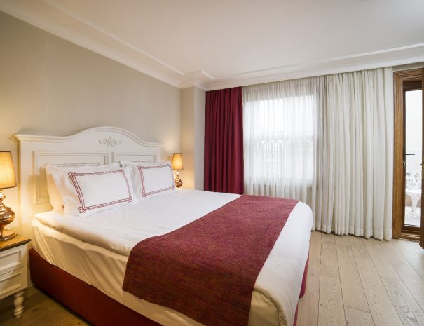 Amofta-Deluxe-Double-Room-01-01