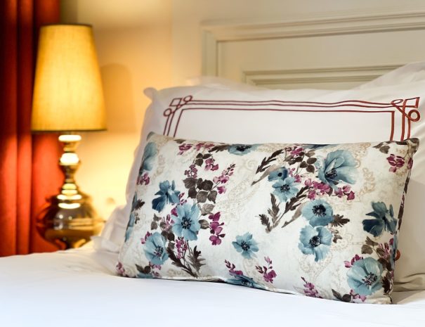 Amofta-Deluxe-Double-Room-01-05