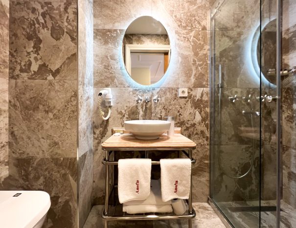 Amofta-Deluxe-Double-Room-01-07