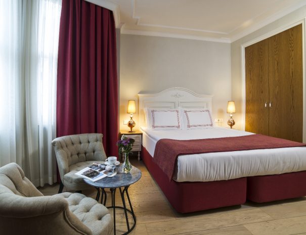 Amofta-triple-superior-room-01-02